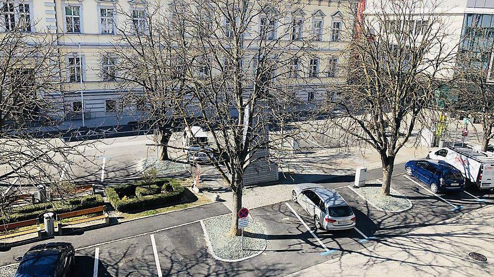In der Wolfsberger Innenstadt sind fast keine Autos zu sehen, wie hier am Weiher