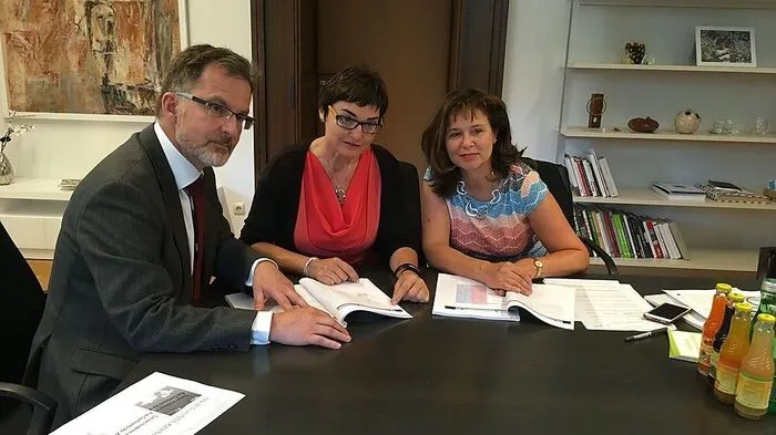 Wolfgang Raunik, Beate Prettner und Zorica Jukic mit dem aktuellen Bericht