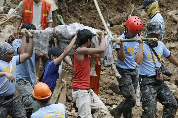 Nach Regierungsangaben sind auf den Philippinen mindestens 65 Menschen durch den Taifun gestorben, der die Philippinen am Samstag heimgesucht hat. Weitere 49 wurden vermisst.   