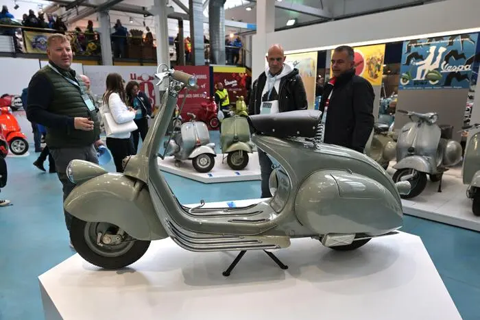 Vespa 98 1st Series of 1046: Im Piaggio Museum
