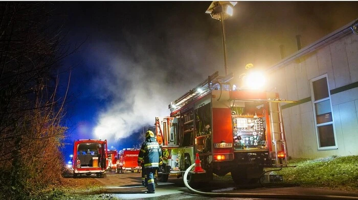 Samstag, kurz vor 21 Uhr: Brand im Biomasse-Heizwerk in Kirchberg an der Raab.
