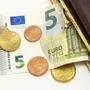Euro Währung und Eurowährung Euro Bargeld mit Geldschein und Banknote *** Euro currency and euro currency Euro cash with banknote and banknote