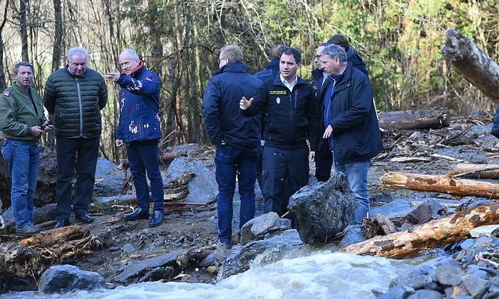 Die Delegation der Landesregierung im Katastrophengebiet