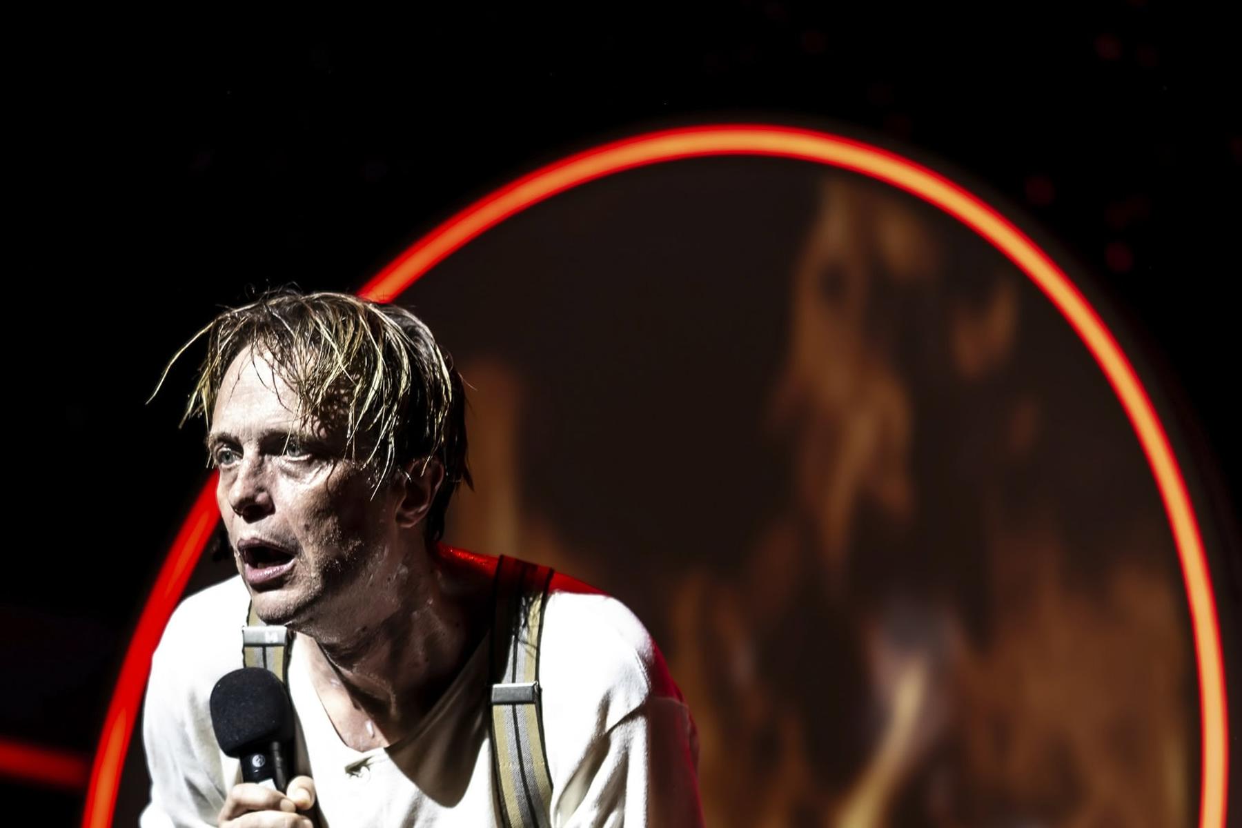 Salzburger Festspiele: „Der Schneesturm“ mit phänomenalem August Diehl: Gestrandet im Schneegestöber