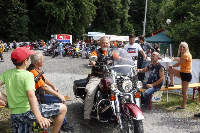 ...veranstaltete der Motorradverein Stonebreaker Stein sein erstes Motorradtreffen.