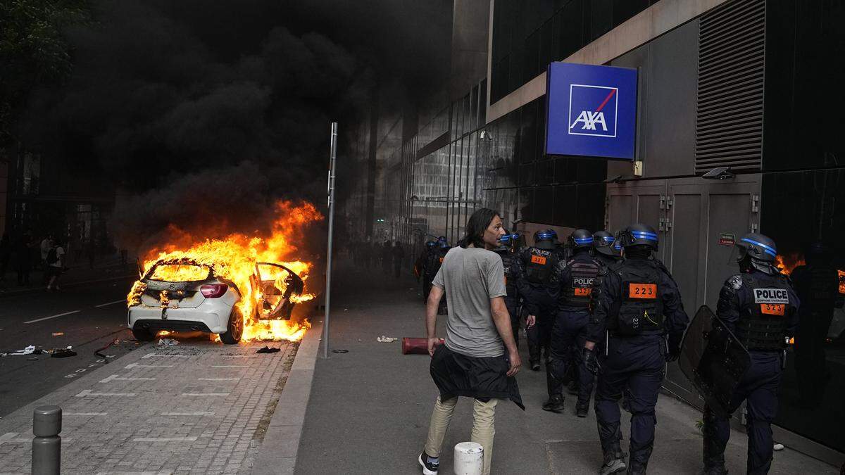 In Dutzenden Städten kam es zu Zusammenstößen zwischen Sicherheitskräften und Protestierenden 