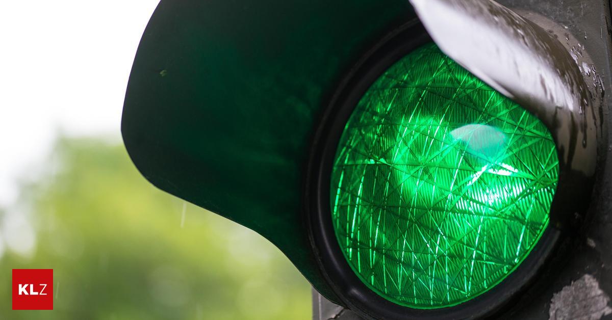 Beide-Ampeln-gr-n-Lenker-kollidierten-auf-Kreuzung-in-Graz-miteinander