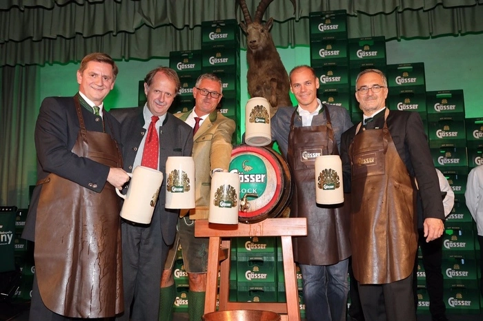 Den ersten Vorkostern hat's geschmeckt: Wallner, Brau Union Chef Markus Liebl, Verkaufsdirektor Ronald Zentner, Skistar und "Gösser Ehrenbrauer" Michael Walchhofer und Braumeister Werner.