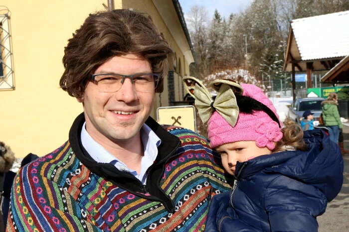 Übrigens: Auch Bürgermeister Martin Gruber hatte sich mit seiner Tochter unter das Narrenvolk gemischt. 