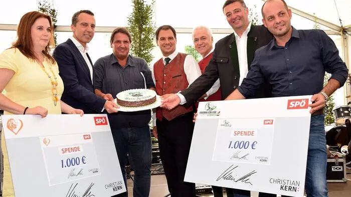 Bundeskanzler Christian Kern, Landeshauptmann Hermann Schützenhöfer, LH-Stellvertreter Michael Schickhofer, Bundesminister Jörg Leichtfried, Bürgermeister Helmut Leitenberger und viele mehr waren gekommen, um dem "Fünfziger" Beppo Muchitsch zu gratulieren . . .