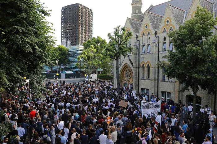Die Kundgebung stand unter dem Motto "Justice for Grenfell!" (Gerechtigkeit für Grenfell).