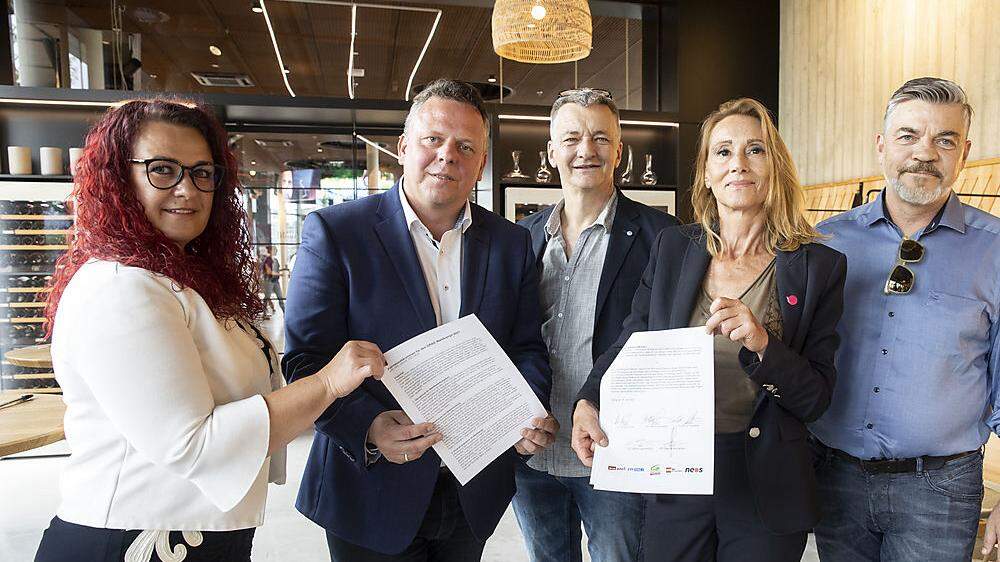 Haben vor der Wahl das Fairnessabkommen unterschrieben: Claudia Schönbacher (FPÖ), Michael Ehmann (SPÖ), Manfred Eber (KPÖ), Sabine Reininghaus (Neos) und Karl Dreisiebner (Grüne)