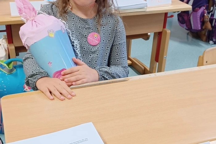Johanna freut schon sehr auf die Volksschule Tragöss. Sie fährt mit ihren Freunden mit dem Bus zur Schule und es macht ihr viel Spaß. Omi und Opi wünschen ihr eine wunderschöne Schulzeit. Hier können Sie Ihr Foto hochladen.