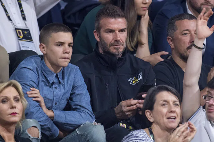 Ex-Fußballstar David Beckham und seine Frau, die Modedesignerin Victoria Beckham, waren ebenfalls im Publikum.