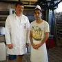 Bäckermeister Josef Zirngast und sein Lehrling Mahdi Noori 