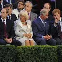 Ein Bild aus vergangener Zeit: Prinz Harry mit seinem Vater Charles, seiner Frau Camilla und Bruder William (von rechts nach links)