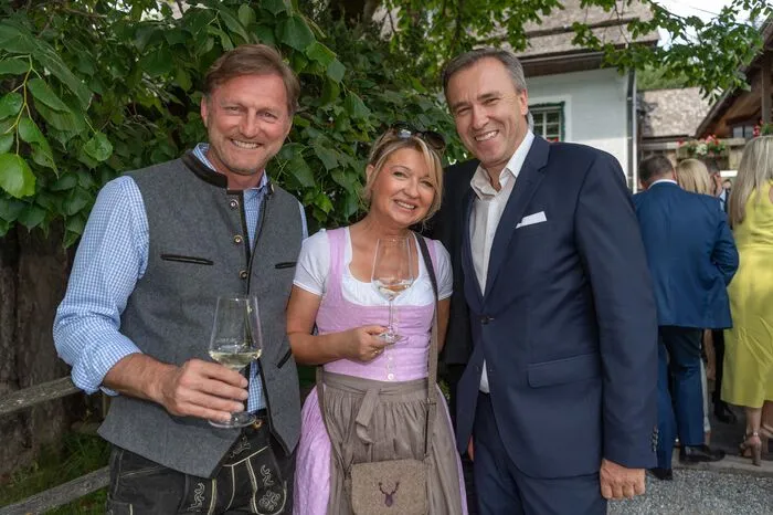 Ankick bei der Weinkost: Ralph Hasenhüttl, Trainer beim Premier-League-Klub FC Southampton mit Ehefrau Sandra und Sturm-Graz-Präsident Christian Jauk