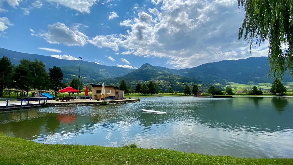 Ein idyllisches Plätzchen mit viel Angebot: der Badesee Lassing