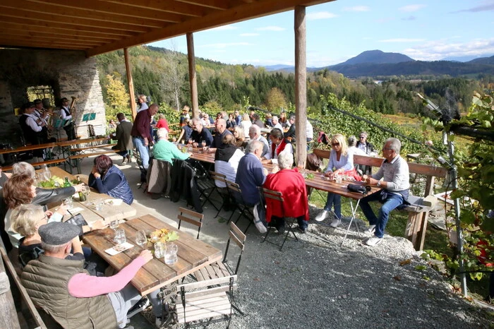 Die Familie Laßnig lud am Samstag zum 5. Sturm- und Weinfest. 