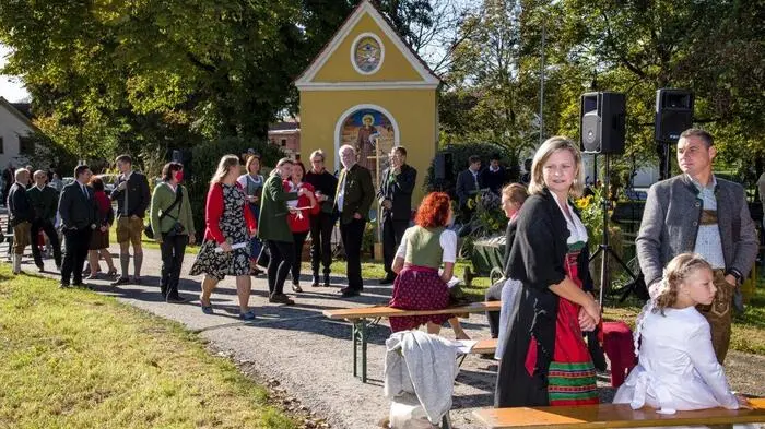 Erntedank an einem besonderen Ort, beim Bildstock des heiligen Franz von Assisi in Löffelbach bei Hartberg, wo sich einst ein römischer Landsitz befand