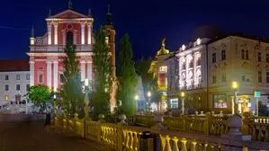 Altstadt von Ljubljana bei Nacht.  | In der slowenischen Hauptstadt Ljubljana wurden Parkgebühren angehoben. 
