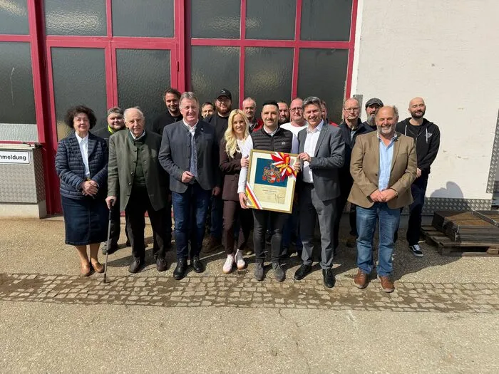 Familie Rothleitner und die Mitarbeiter im Betrieb