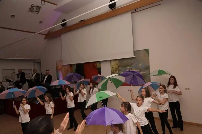 Gestartet wurde die rauschende Ballnacht mit einer festlichen Polonaise der Jugendgruppe. 