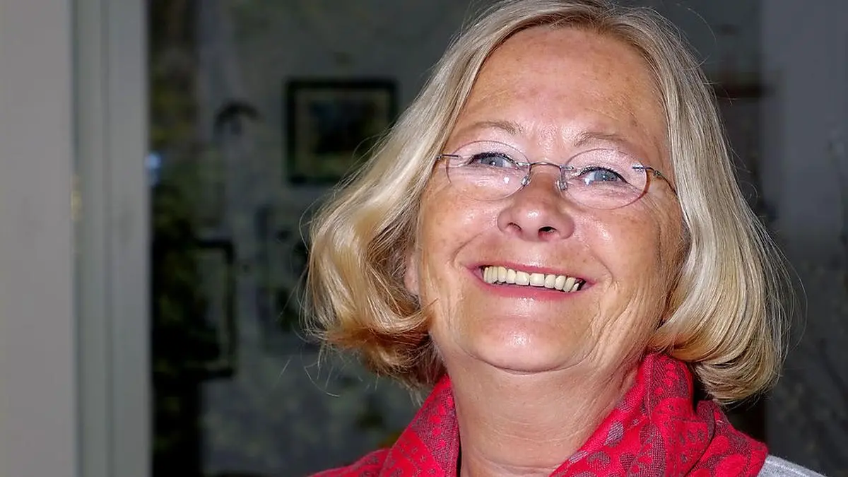 Angela Potoschnigg  lebt seit acht Jahren mit demenziellen Veränderungen in Wien. Sie ist Mitglied der European Working Group of People with Dementia (EWGPWD) und aktiv als Selbstvertreterin und Peer-Beraterin bei Alzheimer Austria