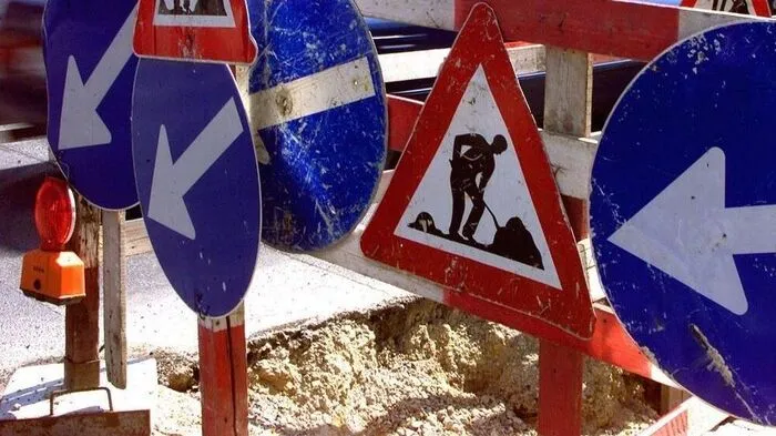 Es gibt einige Baustellen in der Stadt