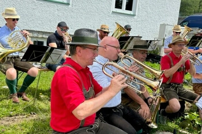 Klicken Sie sich bitte durch die weiteren Bilder.