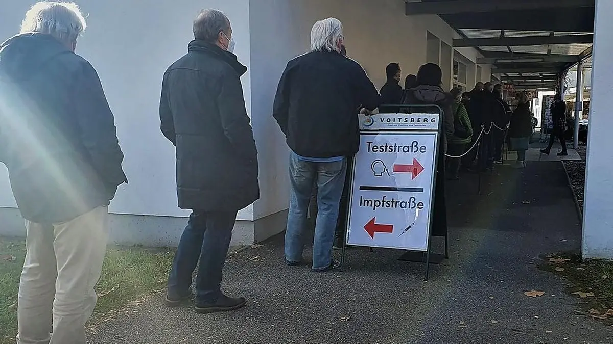 Früh am Donnerstag (18. November) war die Schlange noch überschaubar