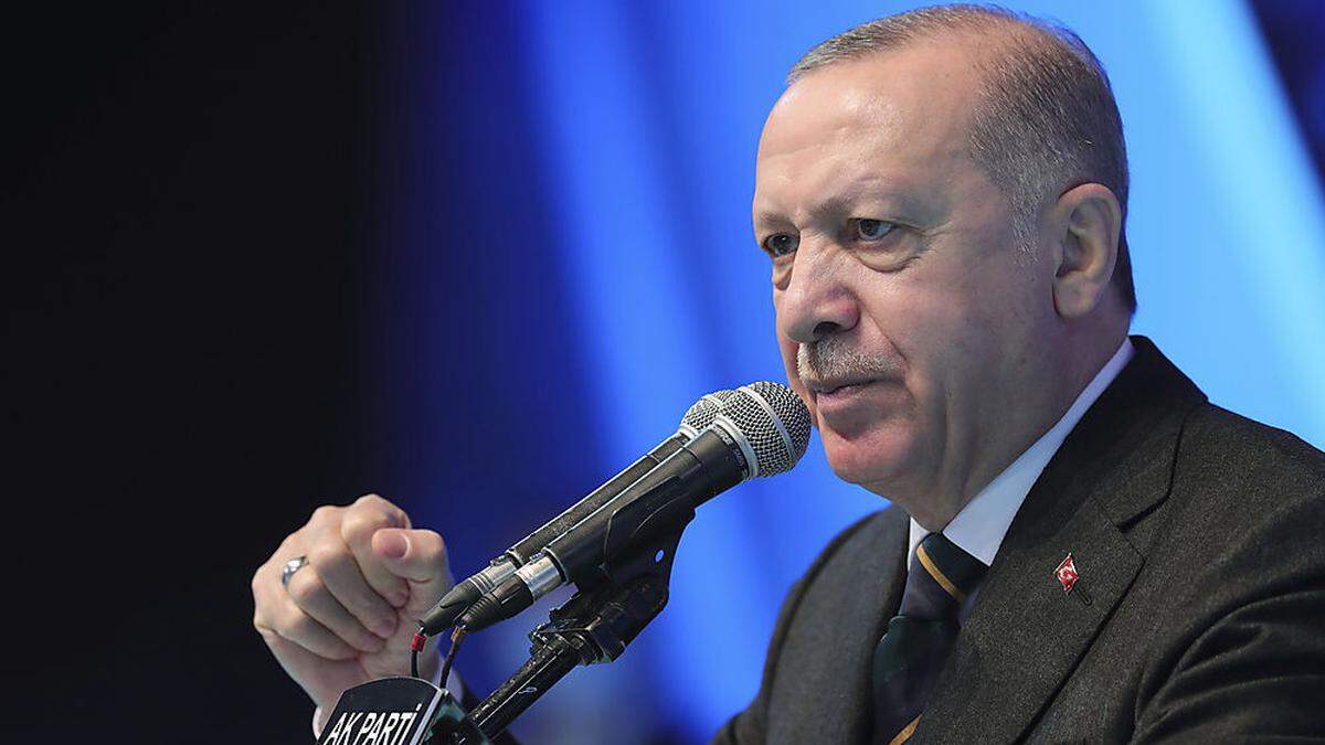 Erdogan erklärte, das Thema dürfe nicht &quot;durch Dritte politisiert&quot; und &quot;als Instrument zur Einmischung in unserem Land&quot; missbraucht werden.