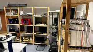 Idealerweise kommt das „Remote-Labor“ ganz ohne menschliches Personal aus – es sei denn, ein Gerät funktioniert nicht