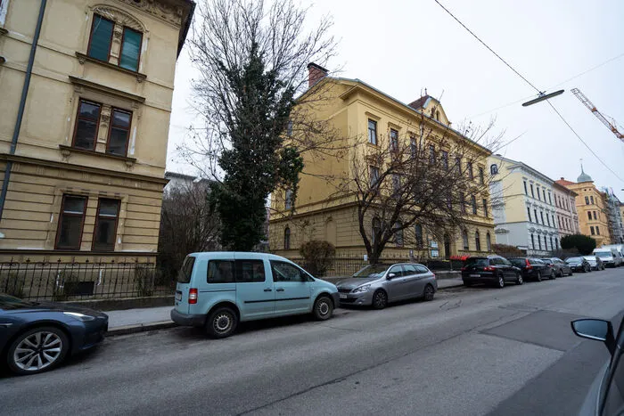 Anrainer ärgern sich über die Baupläne: Grünraum gehe verloren, das Stadtentwicklungskonzept werde ignoriert, der Autoparkdruck sich weiter erhöhen.