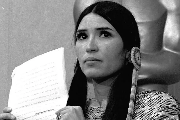 Sie verlas folgende Botschaft: "Preise sollten in diesem Land nicht entgegengenommen werden, bis sich die Lebensbedingungen der amerikanischen Indianer drastisch verbessert haben."
