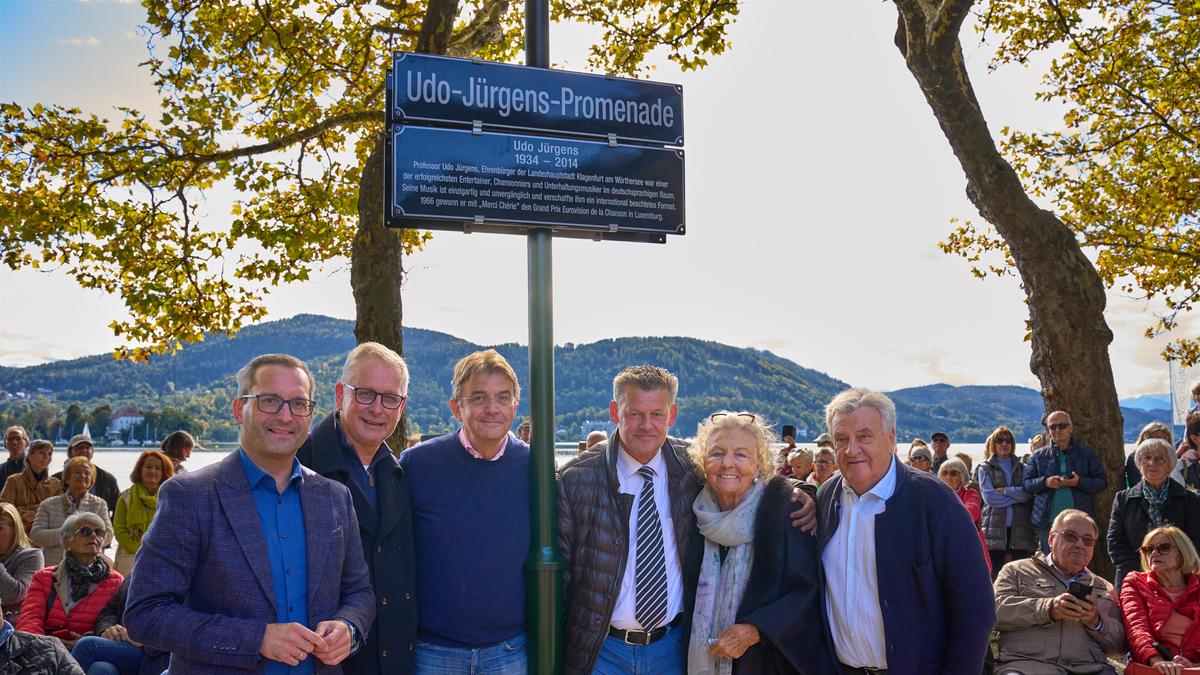 Kulturstadtrat Franz Petritz, Vizebürgermeister Alexander Kastner, Hannes Jagerhofer, Bürgermeister Christian Scheider, Inge Unzeitig und Rainer Husar bei der Einweihung der Promenade