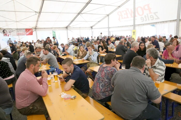 In Scharen waren die Besucher zum Rüsthausgelände gekommen, um beim Zweitagesfest dabei zu sein.  