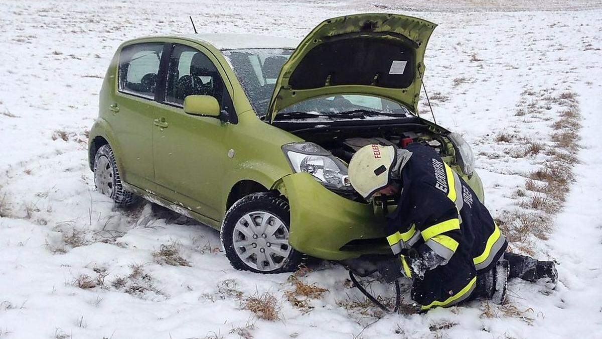 Die Feuerwehr Piber musste das Fahrzeug bergen