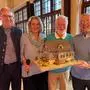 Alpenvereins-Obmann Josef Nopp, Langzeit-Hüttenpächterin Edith Widmann, Helmut Auer und Ehrenmitglied Kurt Gasser