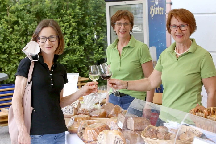 „Unseren Markt gibt es bereits seit zehn Jahren, bei dem wir auch immer wieder Gastbauern einladen“, sagte Obfrau Gerti Wachernig (2. von links). 