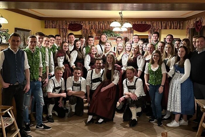 Landjugend Arriach. Seit 1950 besteht die Ortsgruppe. Der Leitspruch: "Sei wie's sei, wir sein dabei!". Freitags gibt es immer eine gemeinsame Tanzprobe.