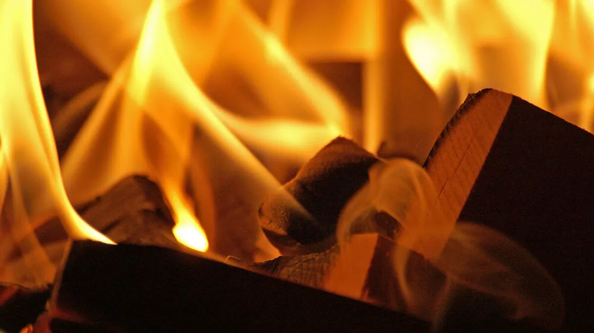 Ein Schwelbrand verursachte einen Schaden von mehreren Tausend Euro.