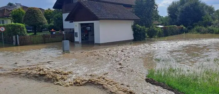 In Haidershofen (Bezirk Amstetten) war ein Ortsteil nach Angaben des Bezirkskommandos wegen der Überflutung zweier Unterführungen abgeschnitten.