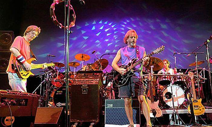 Grateful Dead: von links Phil Lesh, Bill Kreutzmann, Bob Weir and Mickey Hart bei einem Konzert in East Troy, Wisconsin/USA