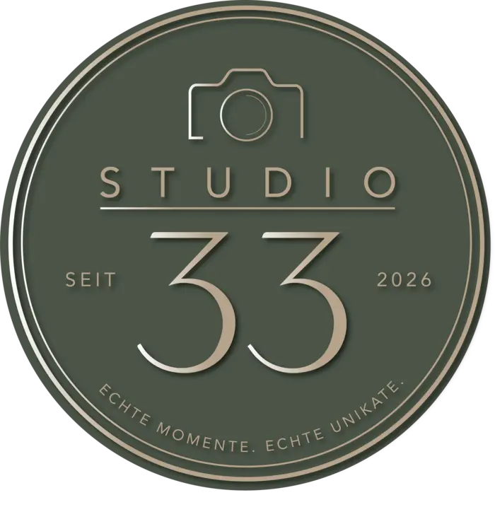 Die Zahl „3“ hat für die Fotografin eine besondere Bedeutung, daher war für sie klar, dass ihr Studio „Studio 33“ heißen soll