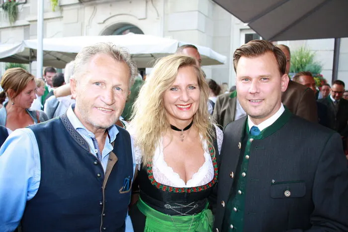 Der Höhepunkt war die Krönung der neuen Weinköniginnen. Klicken Sie sich durch die Fotos...