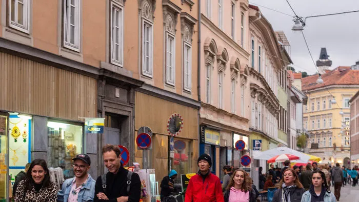 Es gibt kein schlechtes Wetter. Das wurde spontan zum Motto für das Grazer Straßenfest Grieskram.