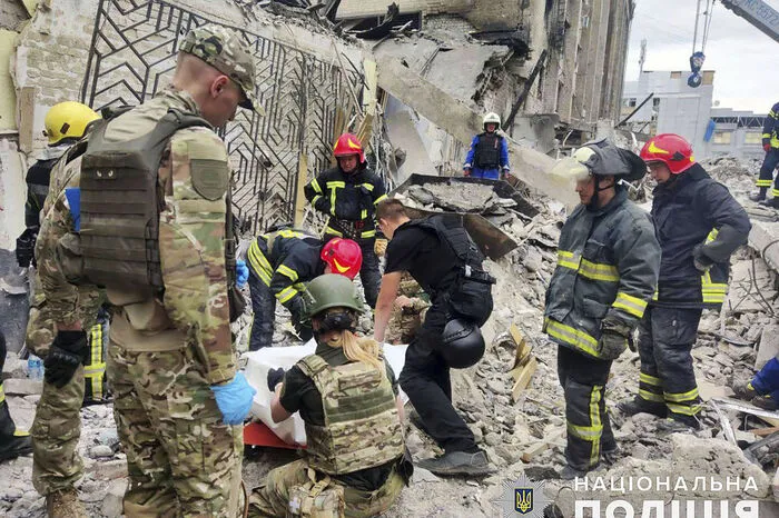 Ukrainische Medien berichteten, dass sich ausländische Militärausbilder in der Stadt befänden.