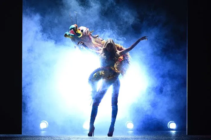 ...sorgten auch wieder internationale Stars wie Lady Gaga, Bruno Mars und The Weeknd für eine gigantische Show.