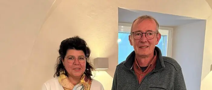 Walter Hubner bei der Übergabe der Victor-Adler-Plakette durch SPÖ-Bezirksvorsitzende Helga Ahrer